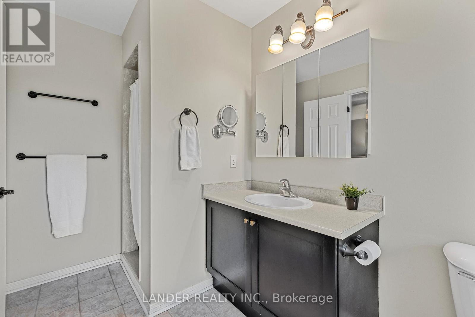 382 Rannie Road, Newmarket, Ontario  L3X 2N3 - Photo 30 - N12170245