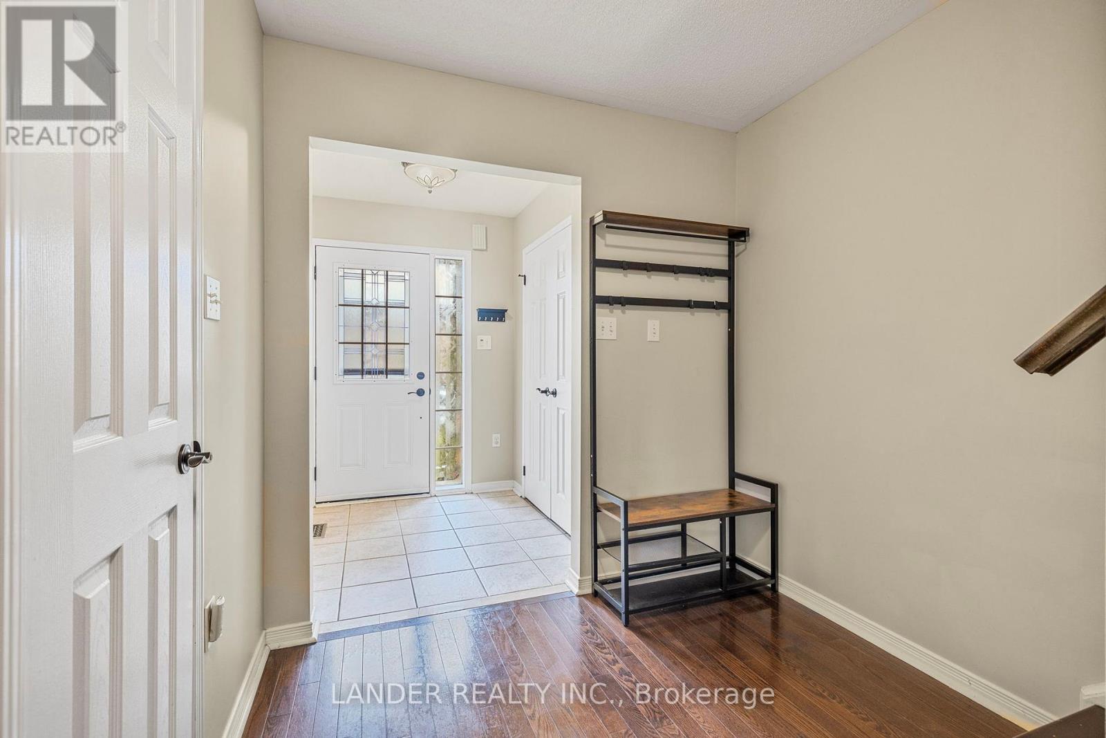 382 Rannie Road, Newmarket, Ontario  L3X 2N3 - Photo 5 - N12170245