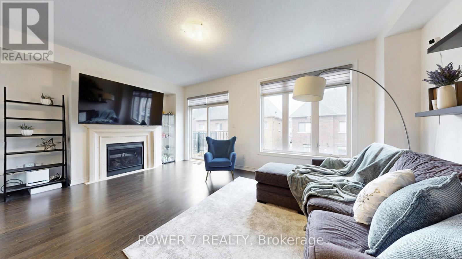 Property at 381 CHOUINARD WAY image 2
