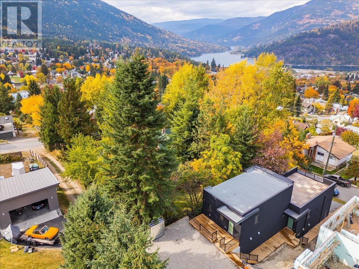 616 RICHARDS Street Unit# A, Nelson, BC V1L5K5