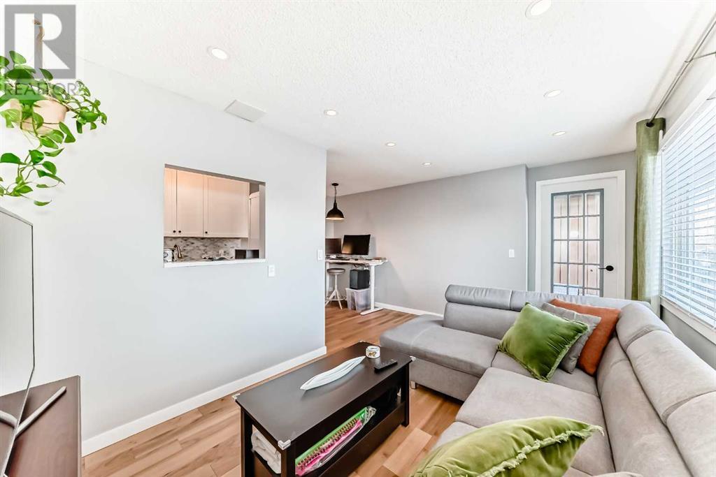 Property at 6, 714 5A Street NW image 2