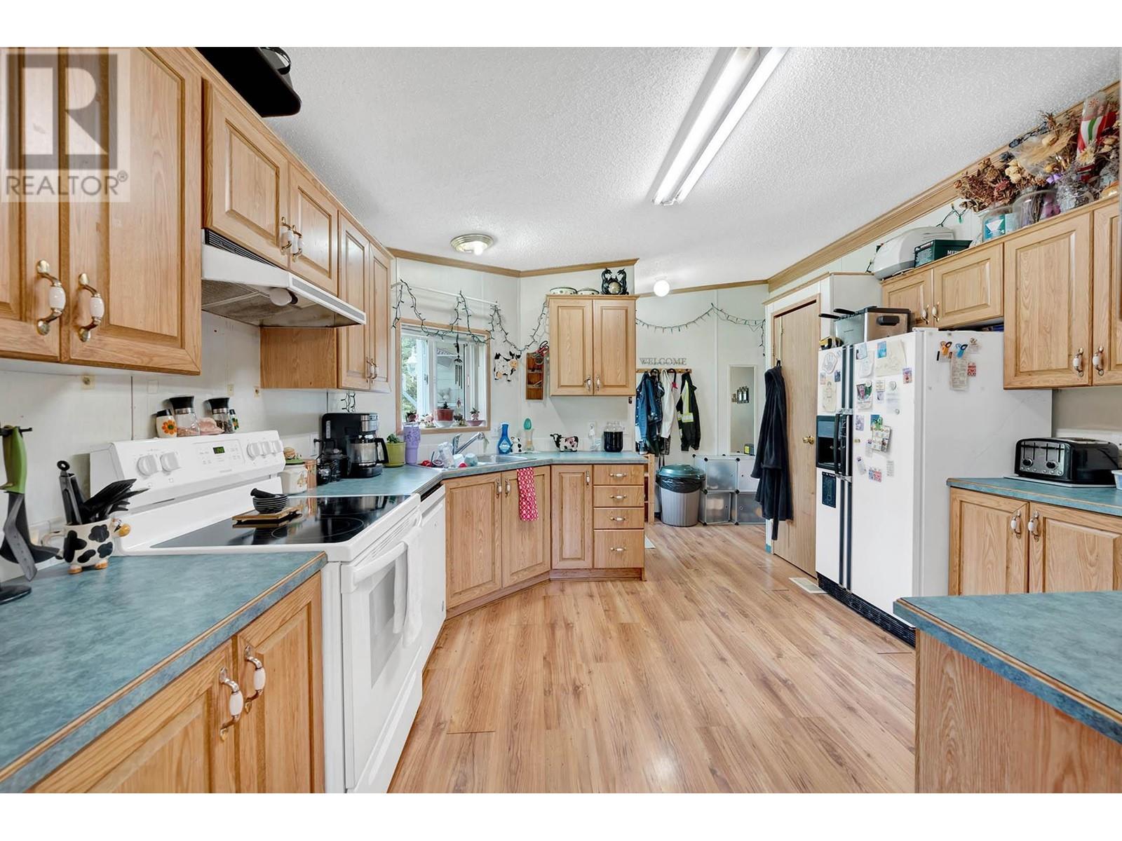 32e Old N Thompson  E Highway, Clearwater, British Columbia  V0E 1N2 - Photo 17 - 10349018
