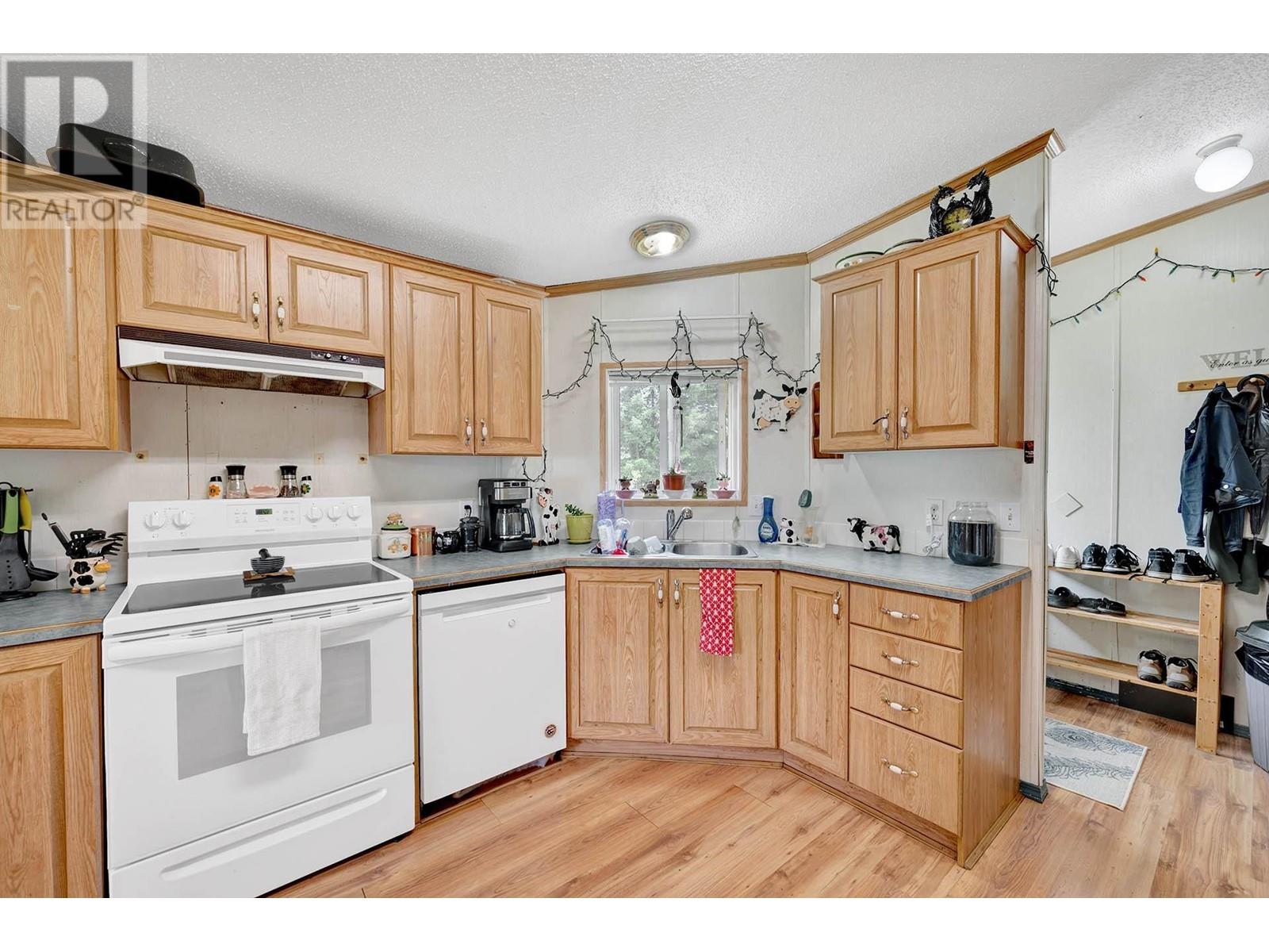32e Old N Thompson  E Highway, Clearwater, British Columbia  V0E 1N2 - Photo 19 - 10349018
