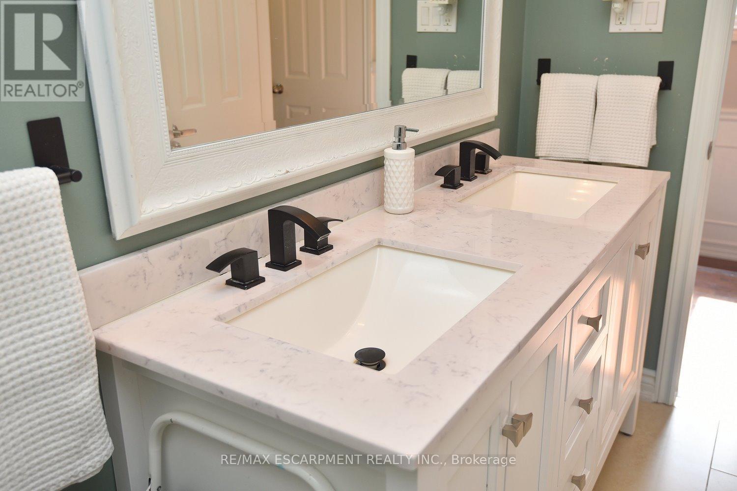 2101 Silwell Court, Burlington, Ontario  L7P 3B9 - Photo 28 - W12026913