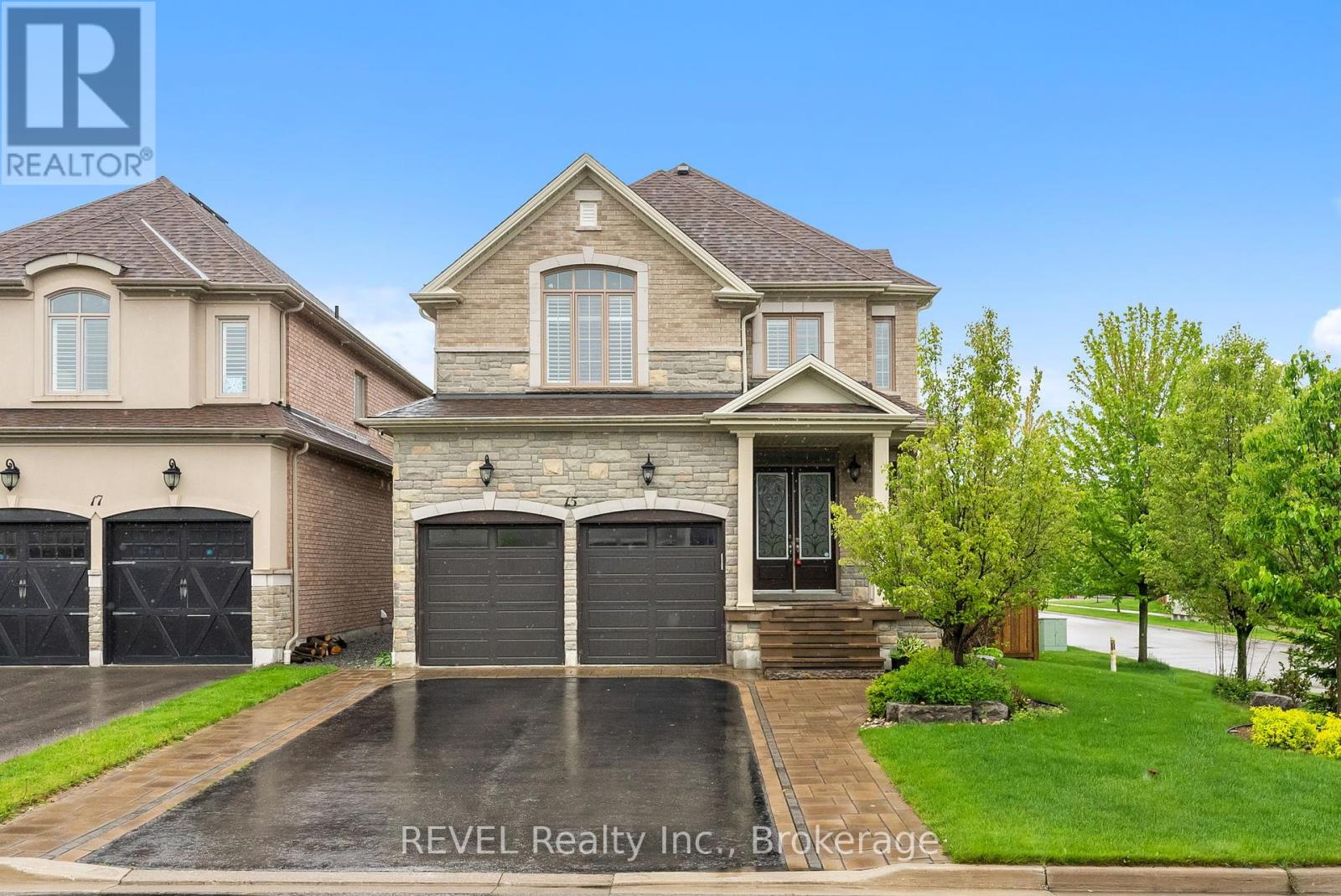 15 GLENGOWAN STREET, Whitby, Ontario