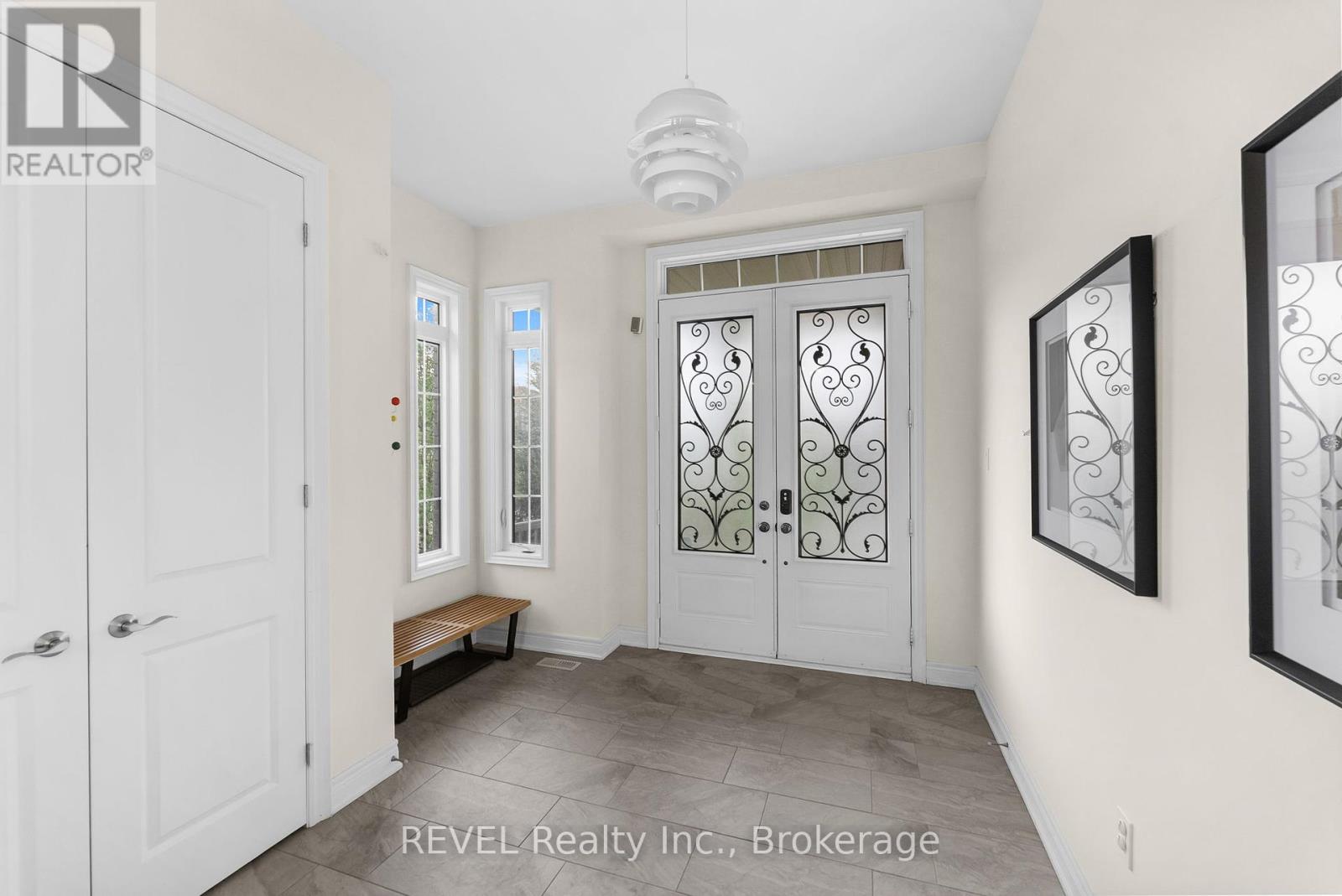 15 Glengowan Street, Whitby, Ontario  L1R 2X2 - Photo 3 - E12170424