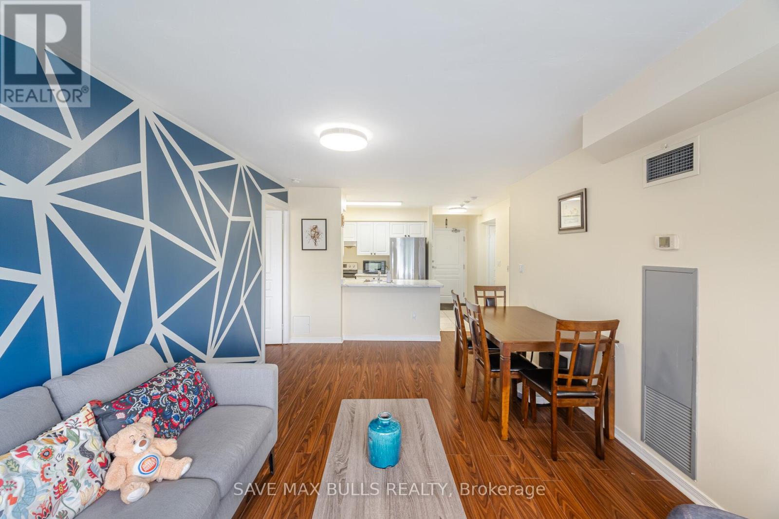303 - 300 Ray Lawson Boulevard, Brampton, Ontario  L6Y 5H5 - Photo 11 - W12170254