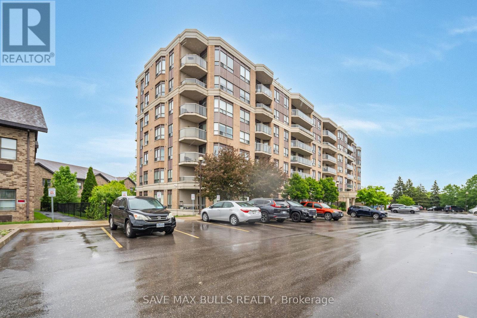 303 - 300 Ray Lawson Boulevard, Brampton, Ontario  L6Y 5H5 - Photo 2 - W12170254