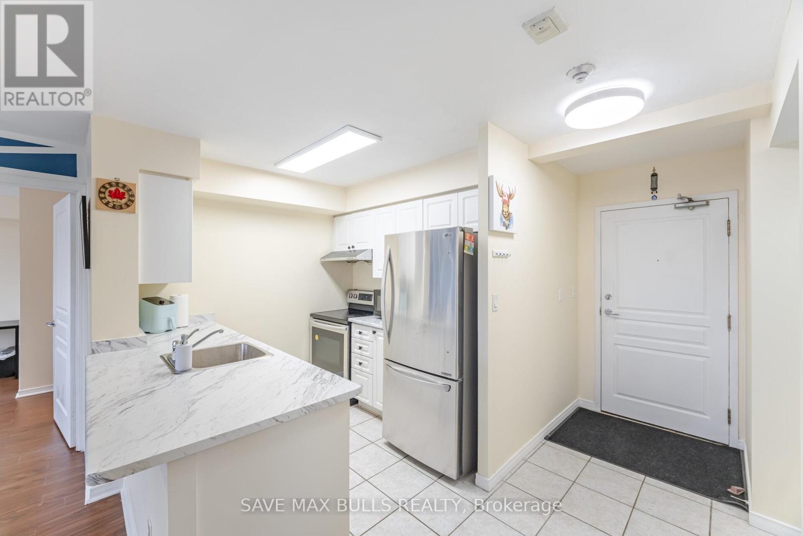 303 - 300 Ray Lawson Boulevard, Brampton, Ontario  L6Y 5H5 - Photo 4 - W12170254