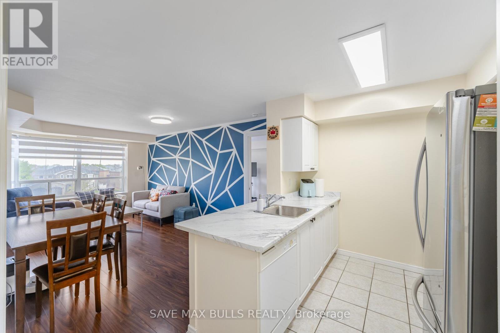 303 - 300 Ray Lawson Boulevard, Brampton, Ontario  L6Y 5H5 - Photo 6 - W12170254