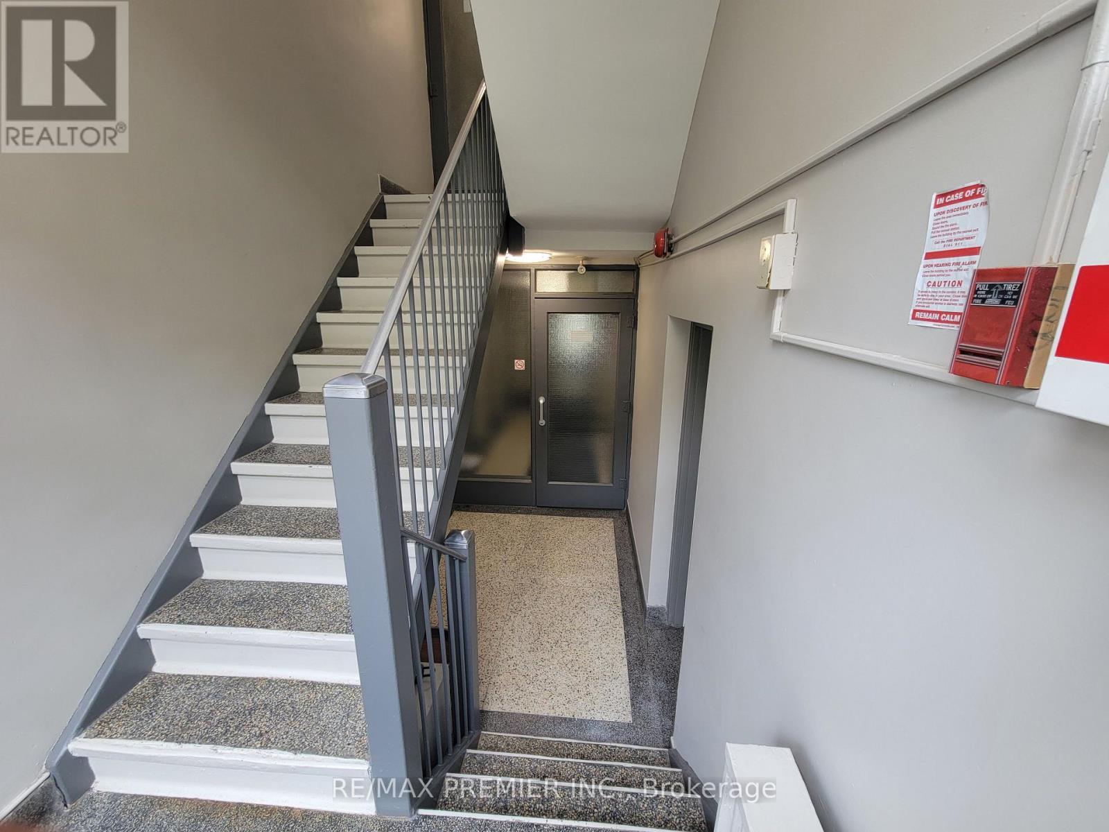 Lower Level #2 - 2637 Keele Street, Toronto, Ontario  M6L 2P2 - Photo 4 - W12170258