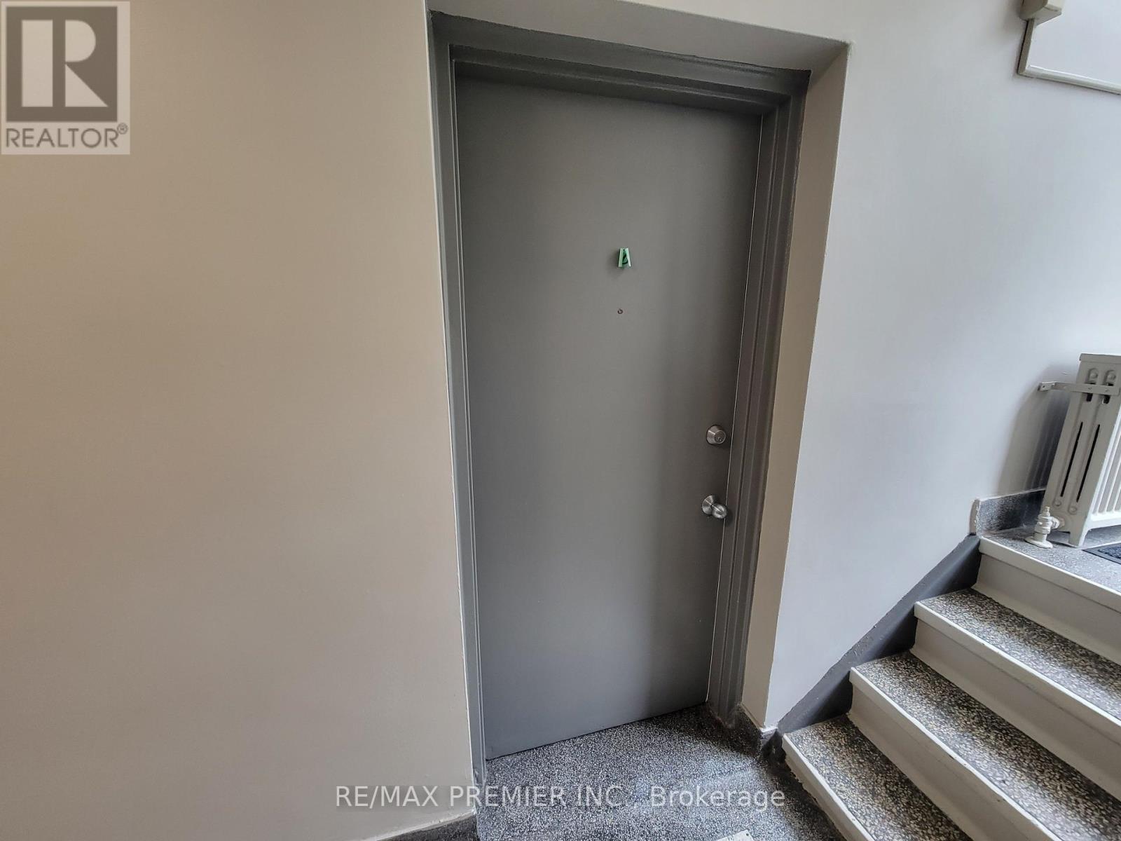 Lower Level #2 - 2637 Keele Street, Toronto, Ontario  M6L 2P2 - Photo 5 - W12170258