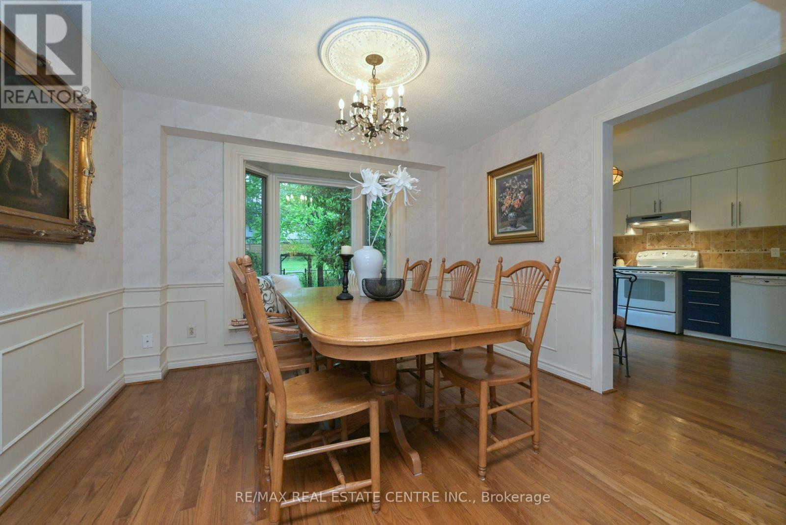 22 Horton Crescent, Brampton, Ontario  L6S 5J2 - Photo 11 - W12170273