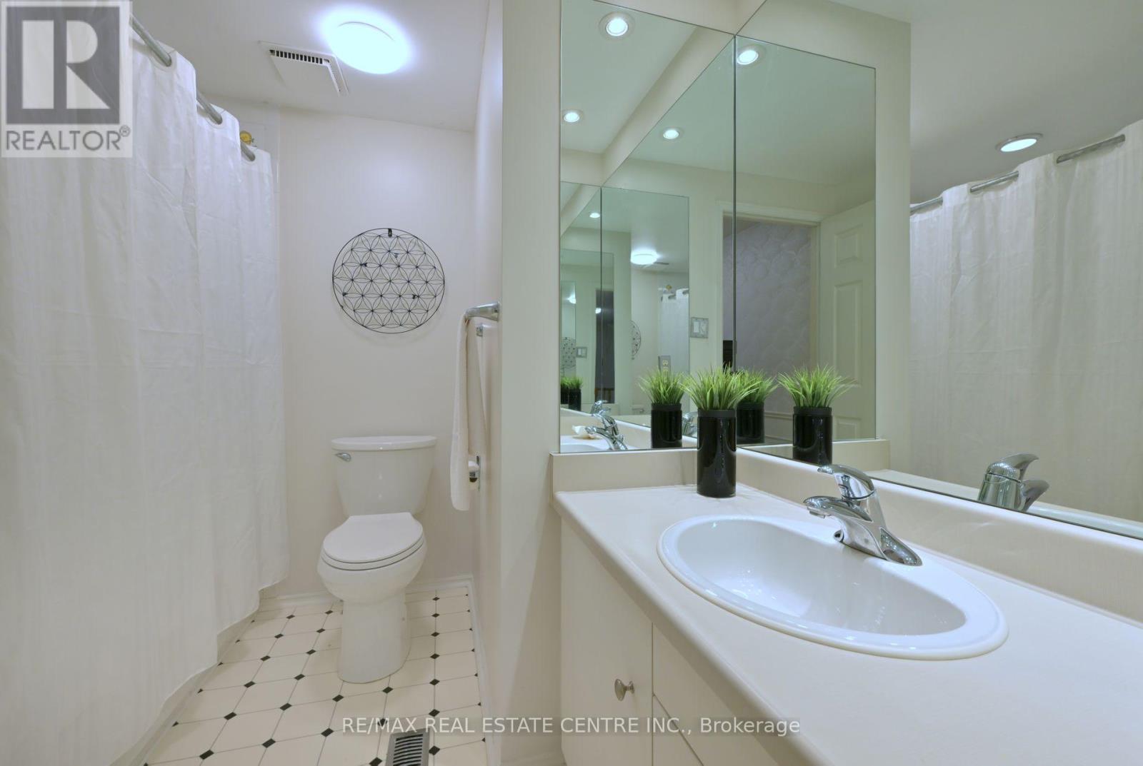 22 Horton Crescent, Brampton, Ontario  L6S 5J2 - Photo 24 - W12170273