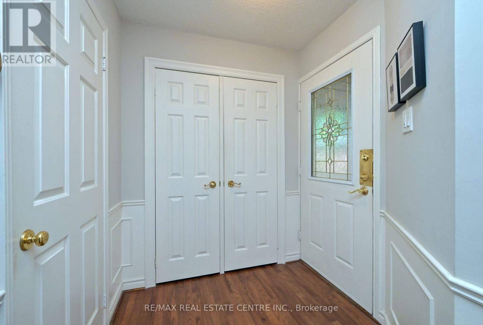 22 Horton Crescent, Brampton, Ontario  L6S 5J2 - Photo 4 - W12170273