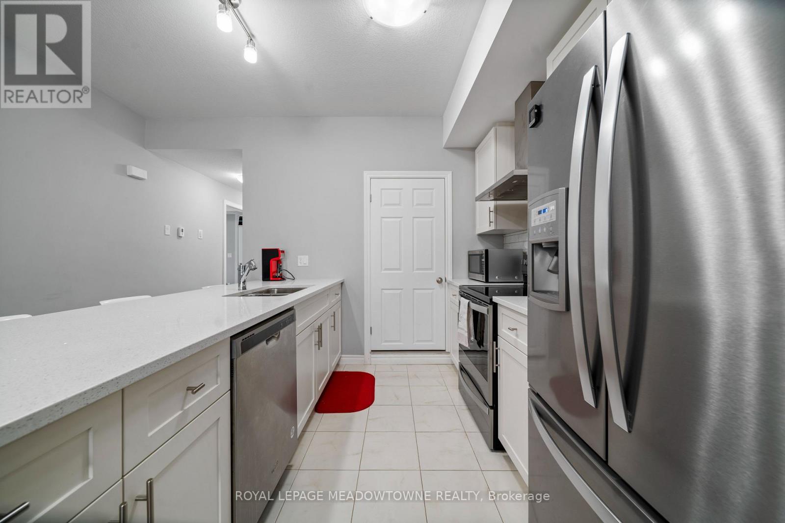 6 - 182 Oat Lane, Kitchener, Ontario  N2R 0S8 - Photo 7 - X12081651