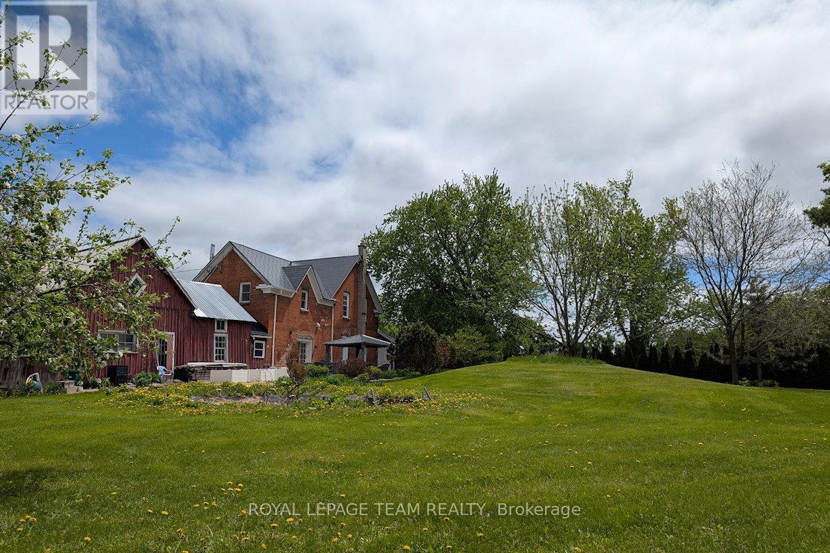 1242 Donald B. Munro Drive, Ottawa, Ontario  K0A 1L0 - Photo 40 - X12170053