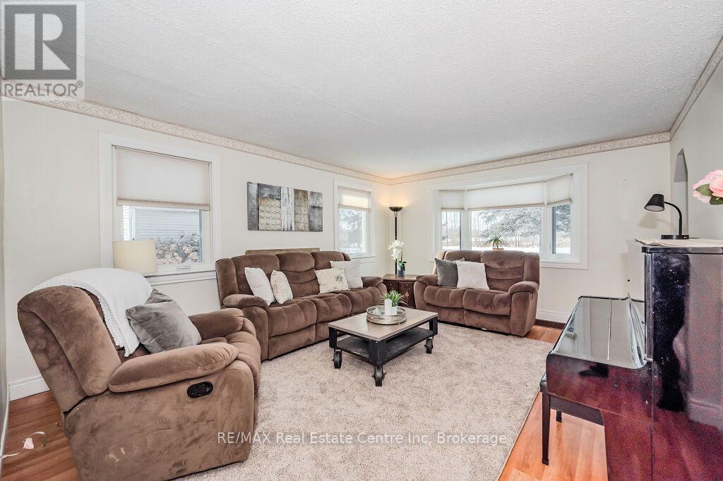 7210 Hwy 7, Halton Hills, Ontario  L7J 2L9 - Photo 3 - W12170446