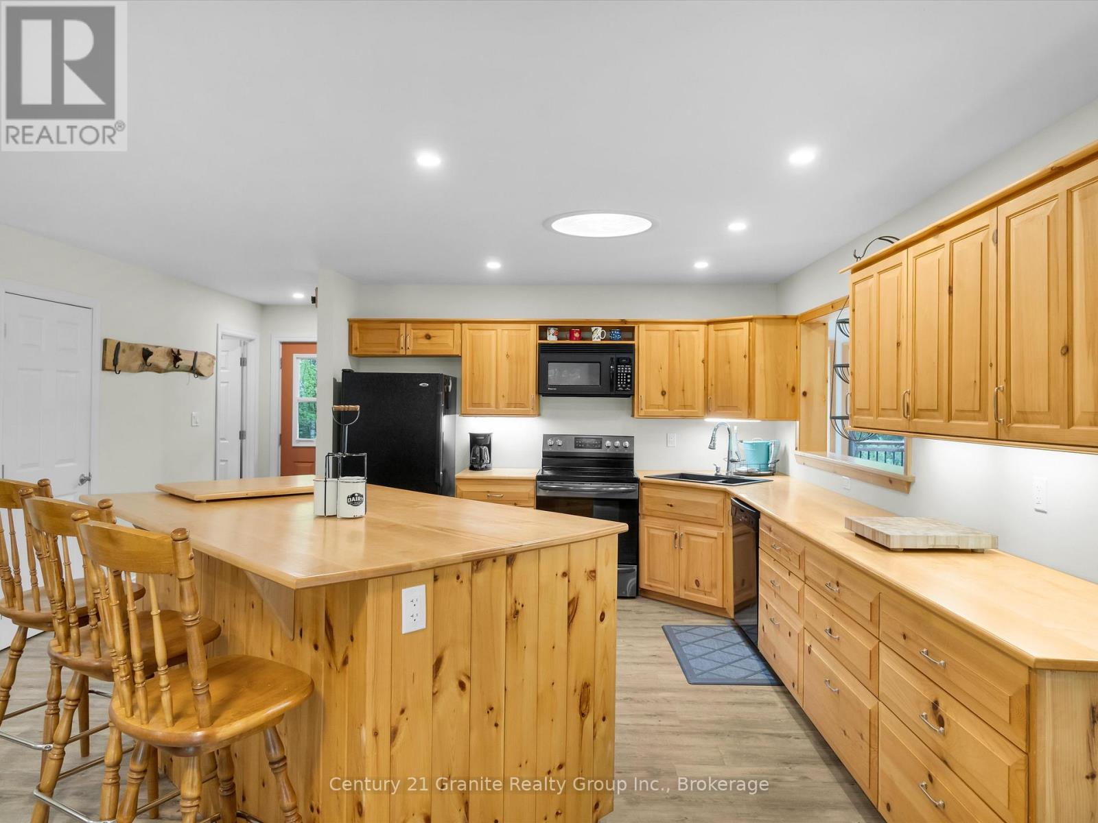 2302 Buckslide Road, Algonquin Highlands, Ontario  K0M 1J1 - Photo 2 - X12170461