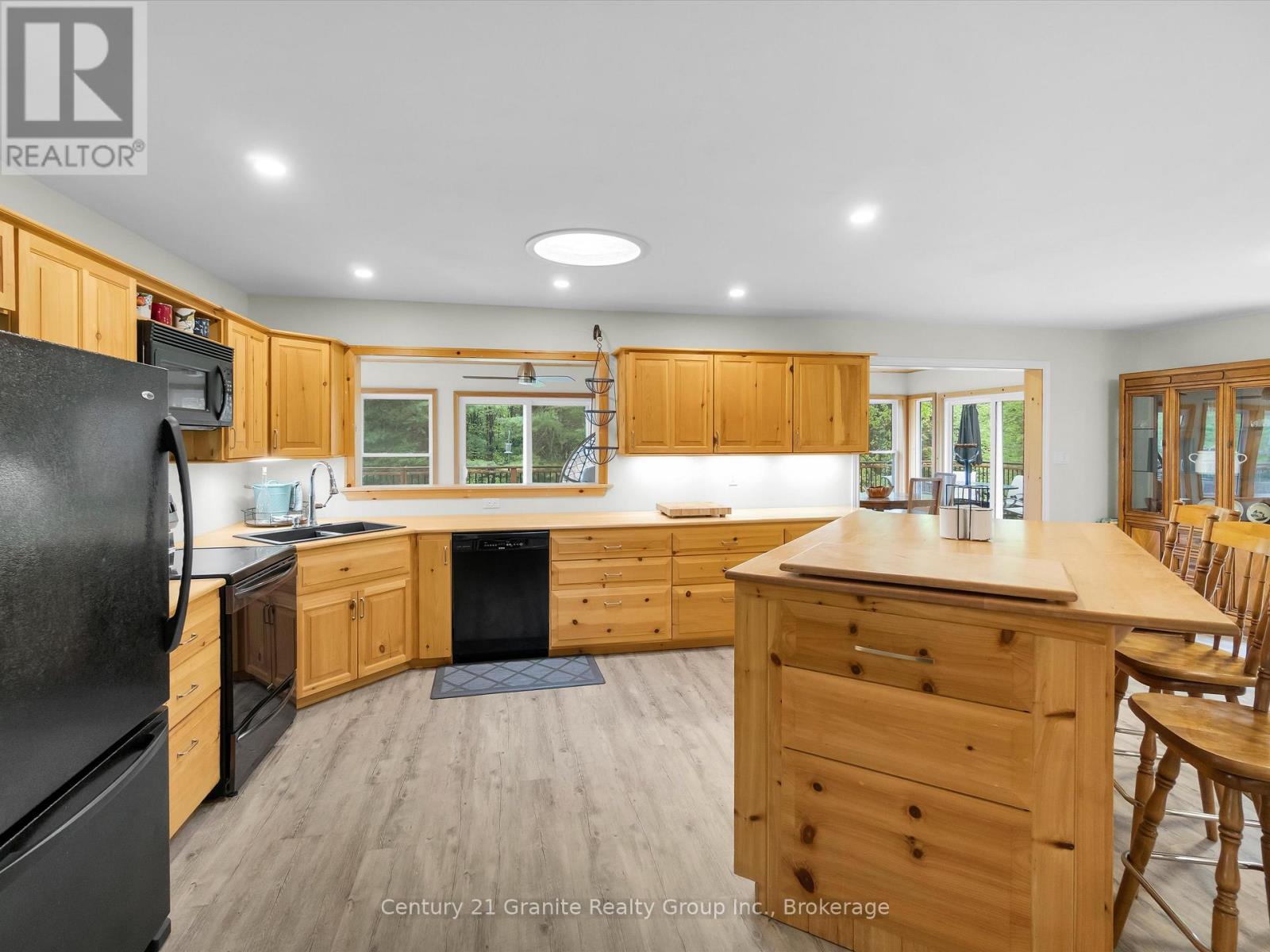 2302 Buckslide Road, Algonquin Highlands, Ontario  K0M 1J1 - Photo 3 - X12170461