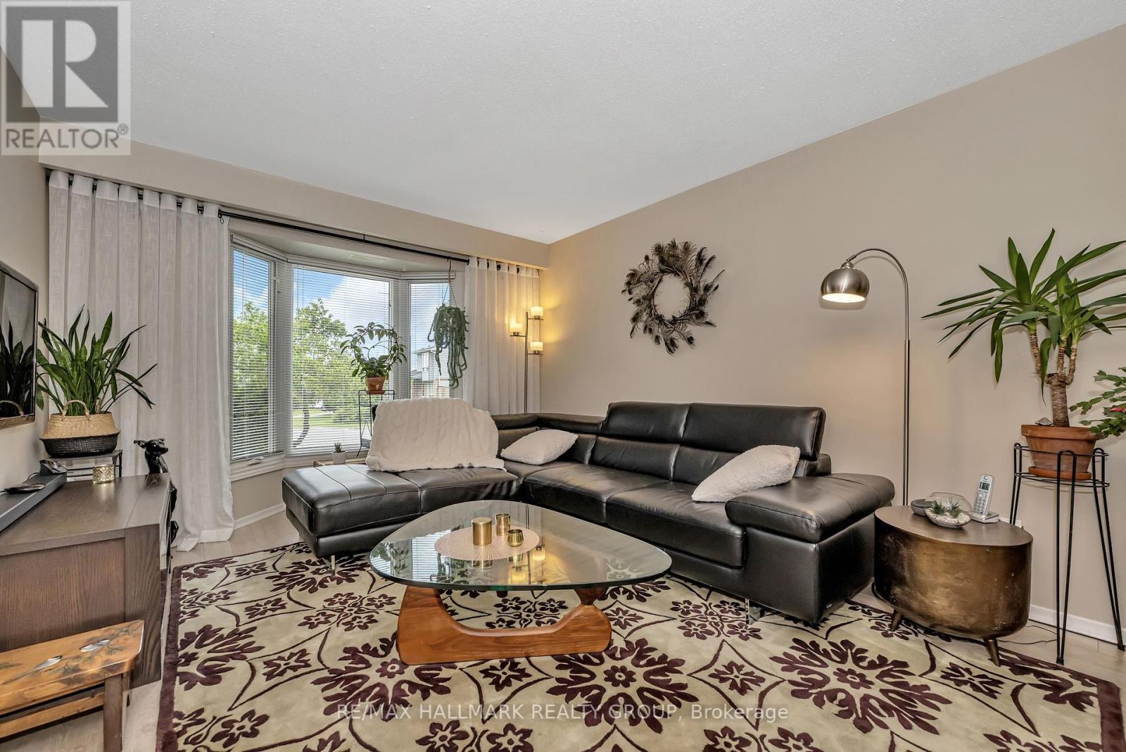 2482 Autumn Hill Crescent, Ottawa, Ontario  K1B 4M5 - Photo 4 - X12170310