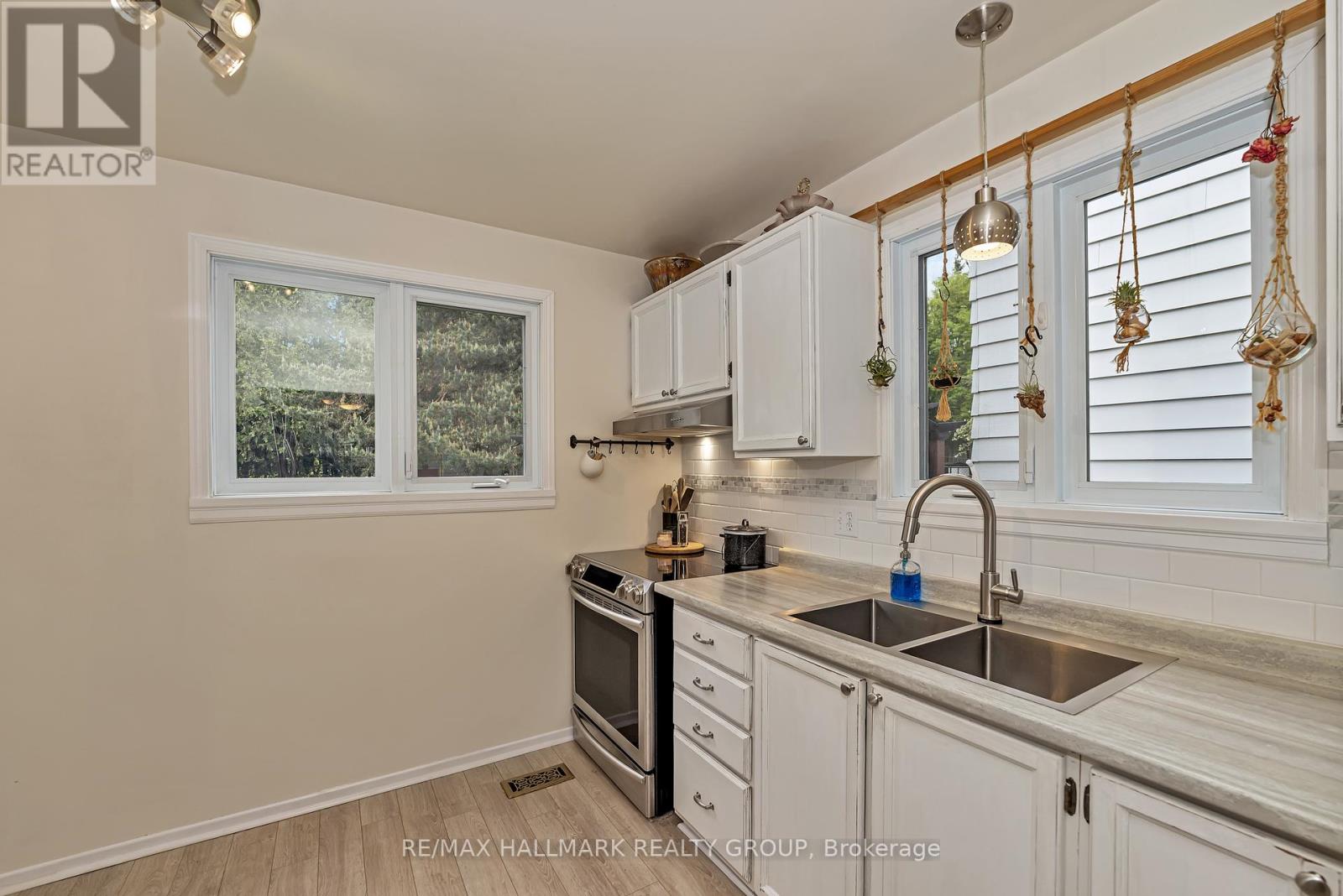 2482 Autumn Hill Crescent, Ottawa, Ontario  K1B 4M5 - Photo 8 - X12170310