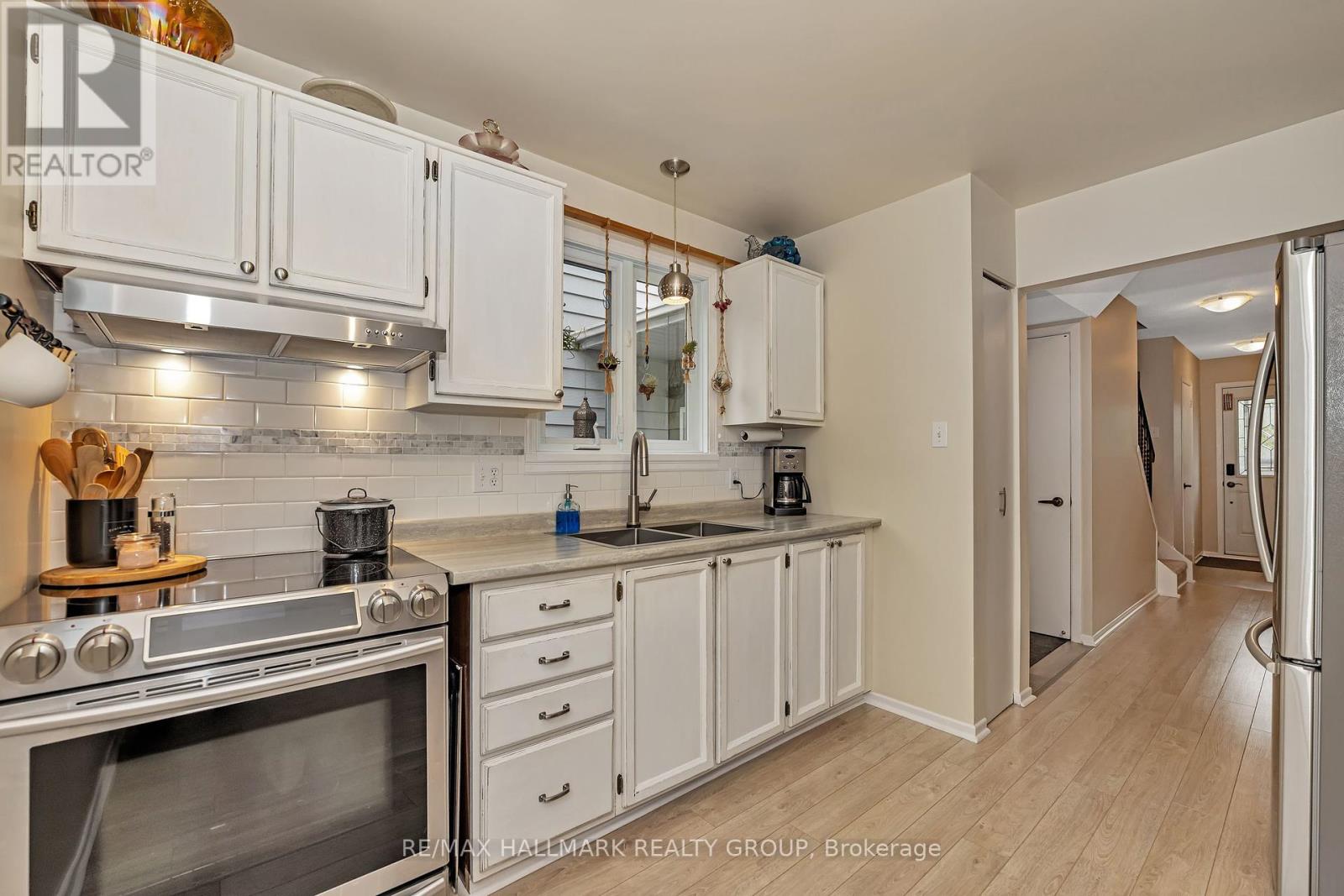 2482 Autumn Hill Crescent, Ottawa, Ontario  K1B 4M5 - Photo 9 - X12170310