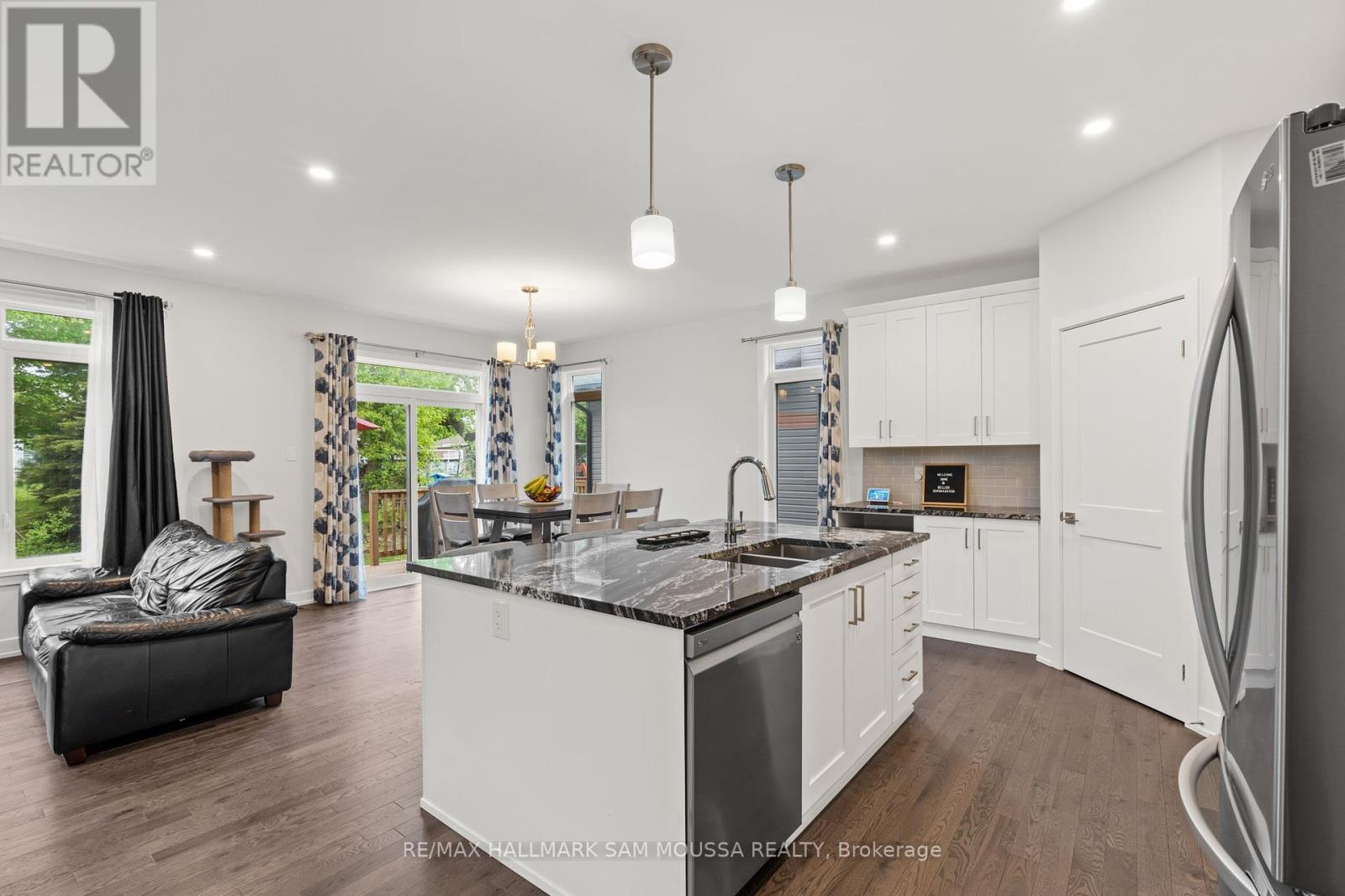 33 Mac Beattie Drive, Arnprior, Ontario  K7S 0J3 - Photo 10 - X12170347