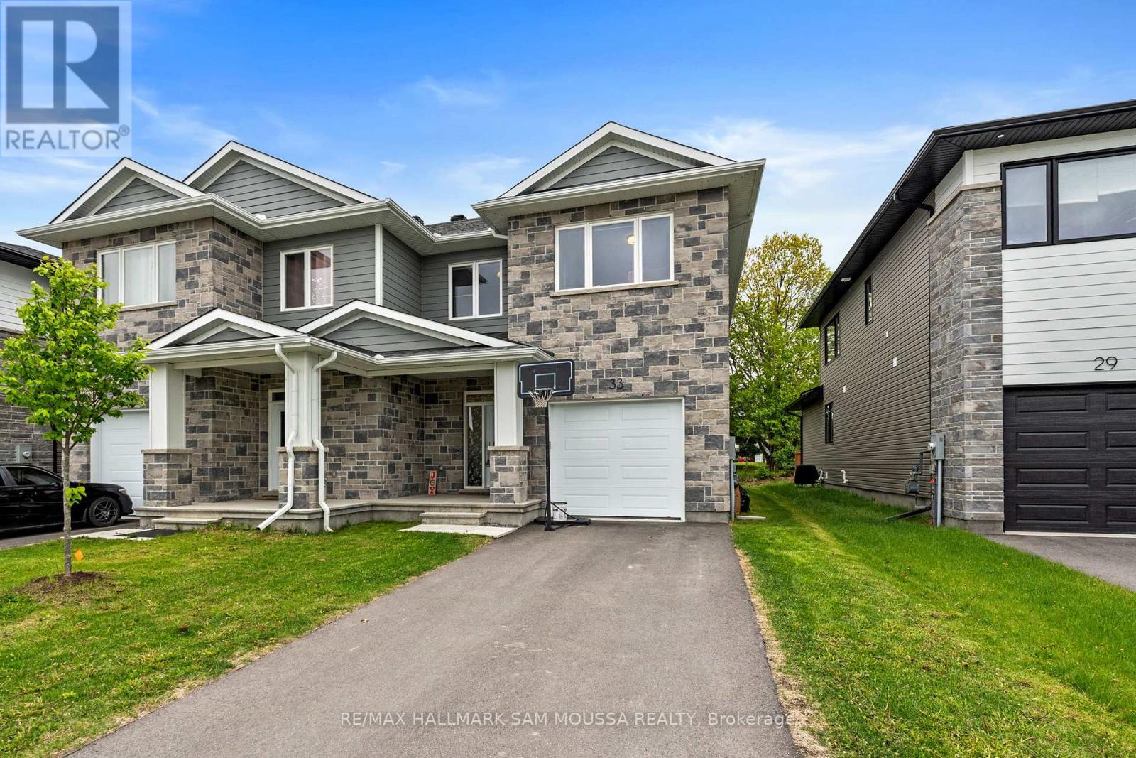Property at 33 MAC BEATTIE DRIVE image 2