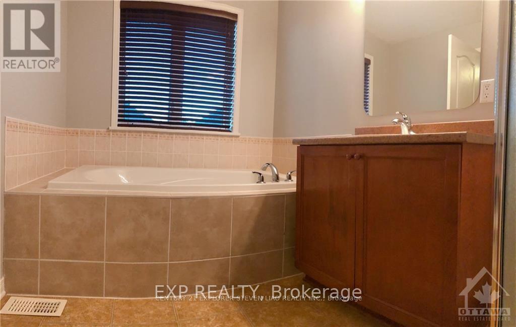 735 Nakina Way, Ottawa, Ontario  K1V 2H9 - Photo 16 - X12170410