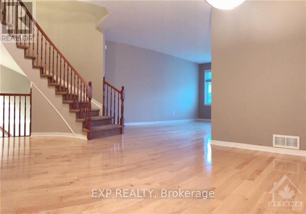 735 Nakina Way, Ottawa, Ontario  K1V 2H9 - Photo 4 - X12170410