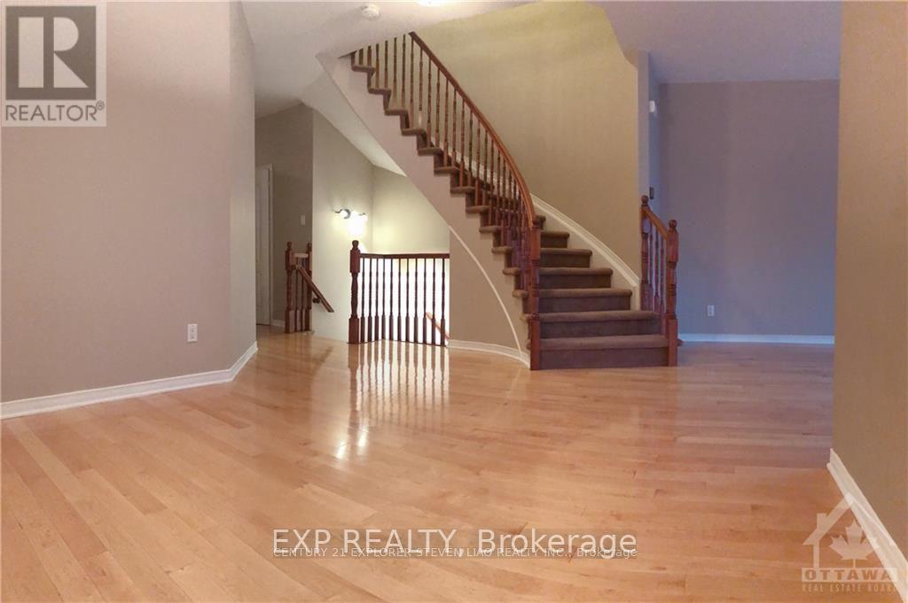 735 Nakina Way, Ottawa, Ontario  K1V 2H9 - Photo 5 - X12170410