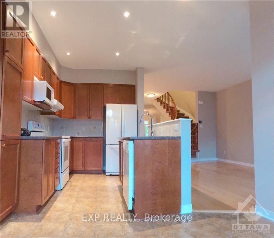 735 Nakina Way, Ottawa, Ontario  K1V 2H9 - Photo 7 - X12170410