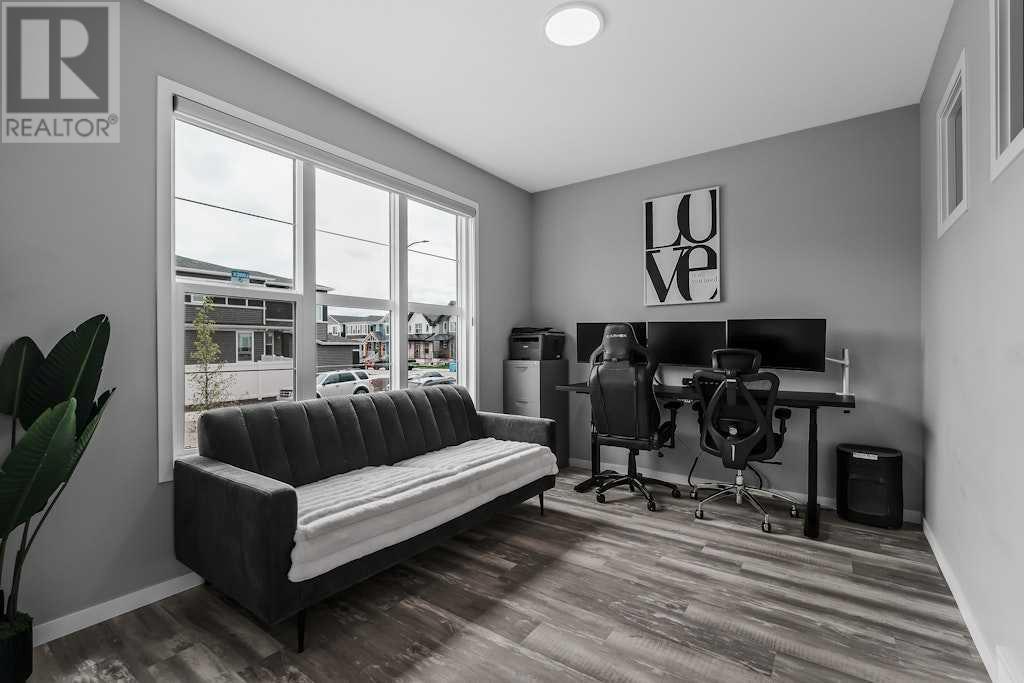 Property at 121 Setonstone Green SE image 3