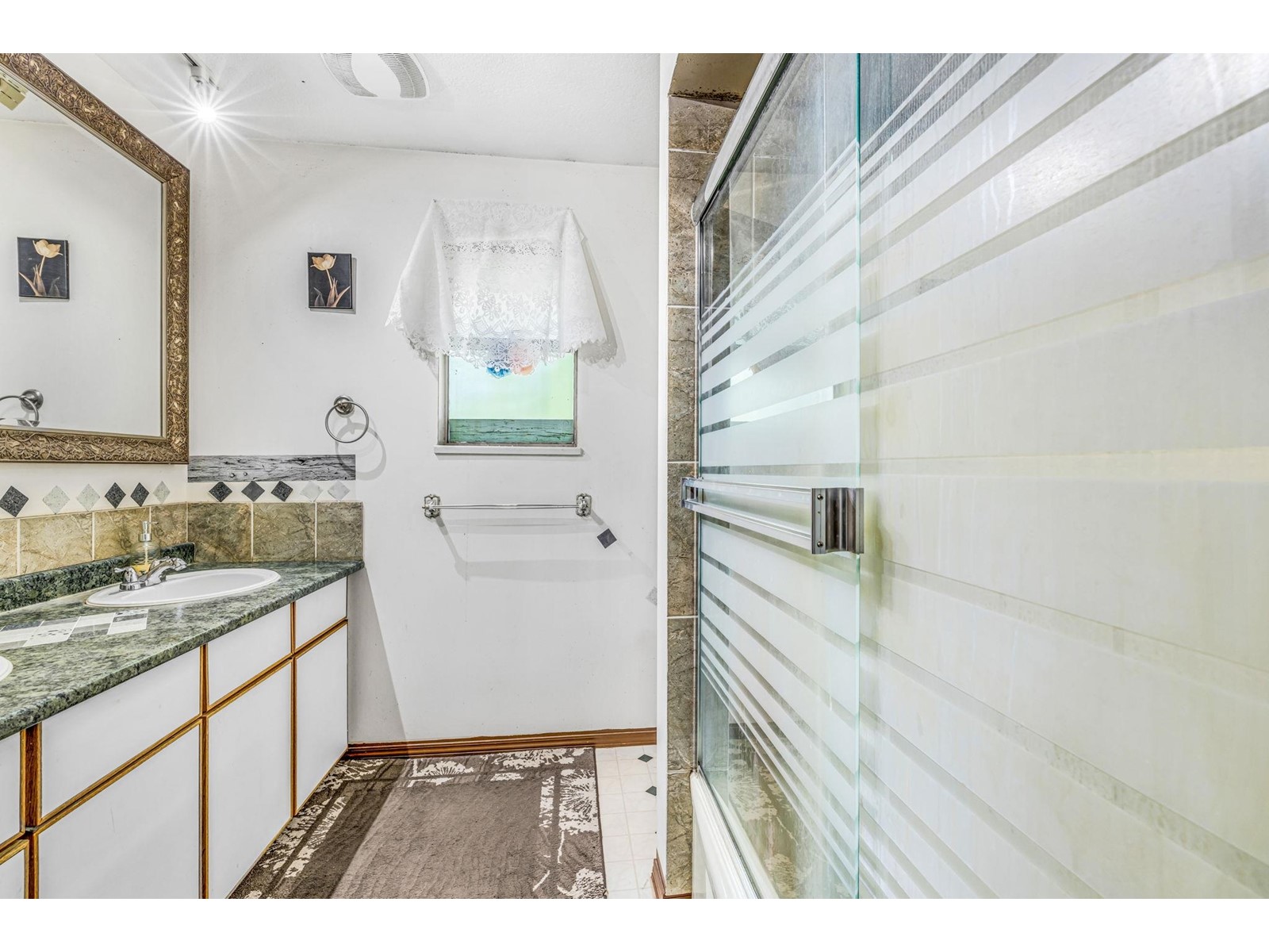 13719 Glen Place, Surrey, British Columbia  V3V 6L5 - Photo 18 - R3006117