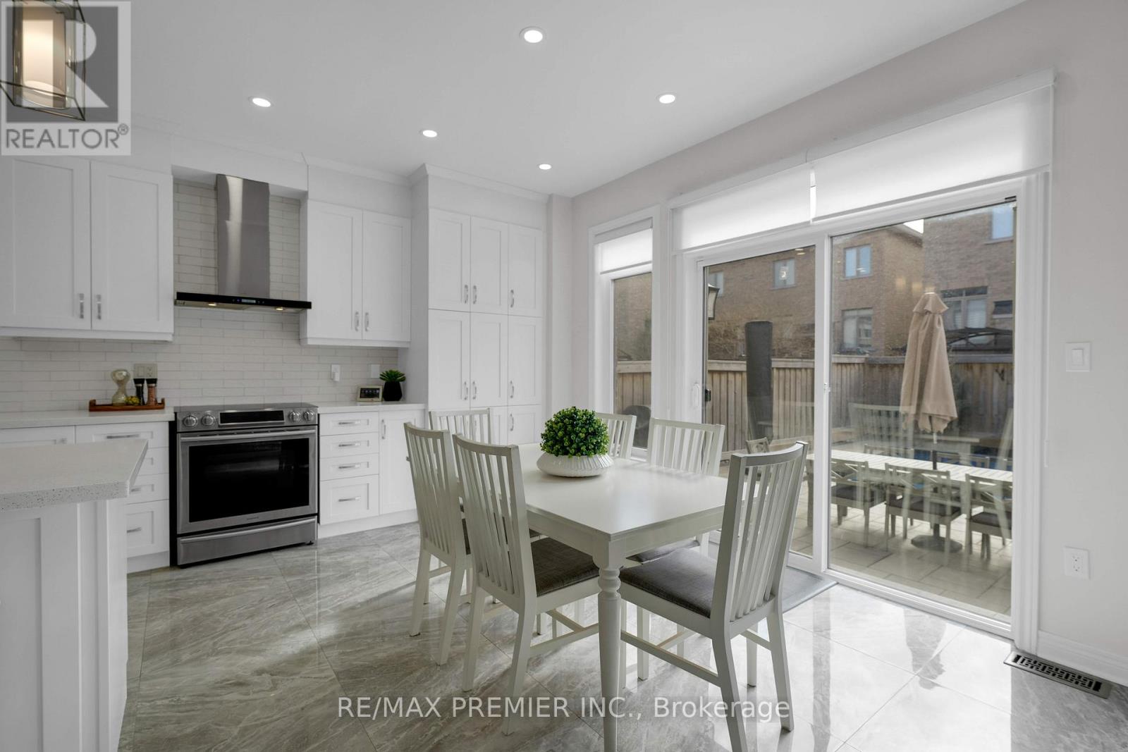 297 Inverness Way, Bradford West Gwillimbury (Bradford), Ontario  L3Z 2A8 - Photo 11 - N12170407