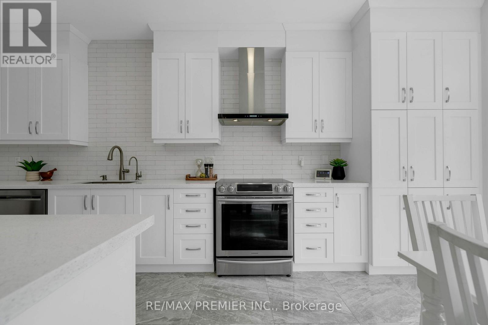 297 Inverness Way, Bradford West Gwillimbury (Bradford), Ontario  L3Z 2A8 - Photo 12 - N12170407
