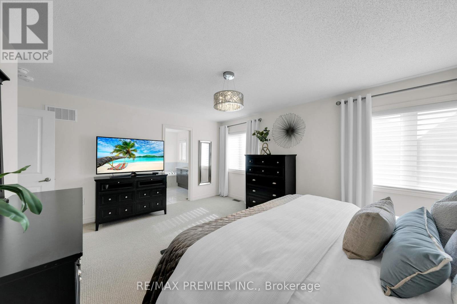 297 Inverness Way, Bradford West Gwillimbury (Bradford), Ontario  L3Z 2A8 - Photo 25 - N12170407