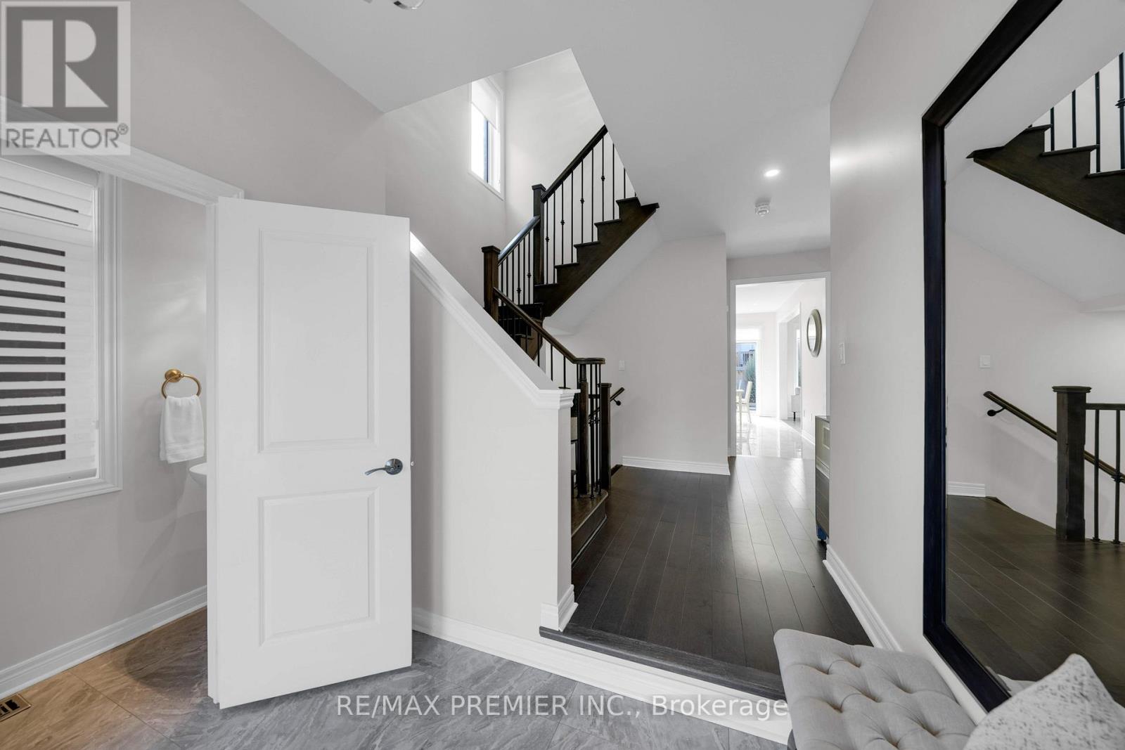 297 Inverness Way, Bradford West Gwillimbury (Bradford), Ontario  L3Z 2A8 - Photo 5 - N12170407