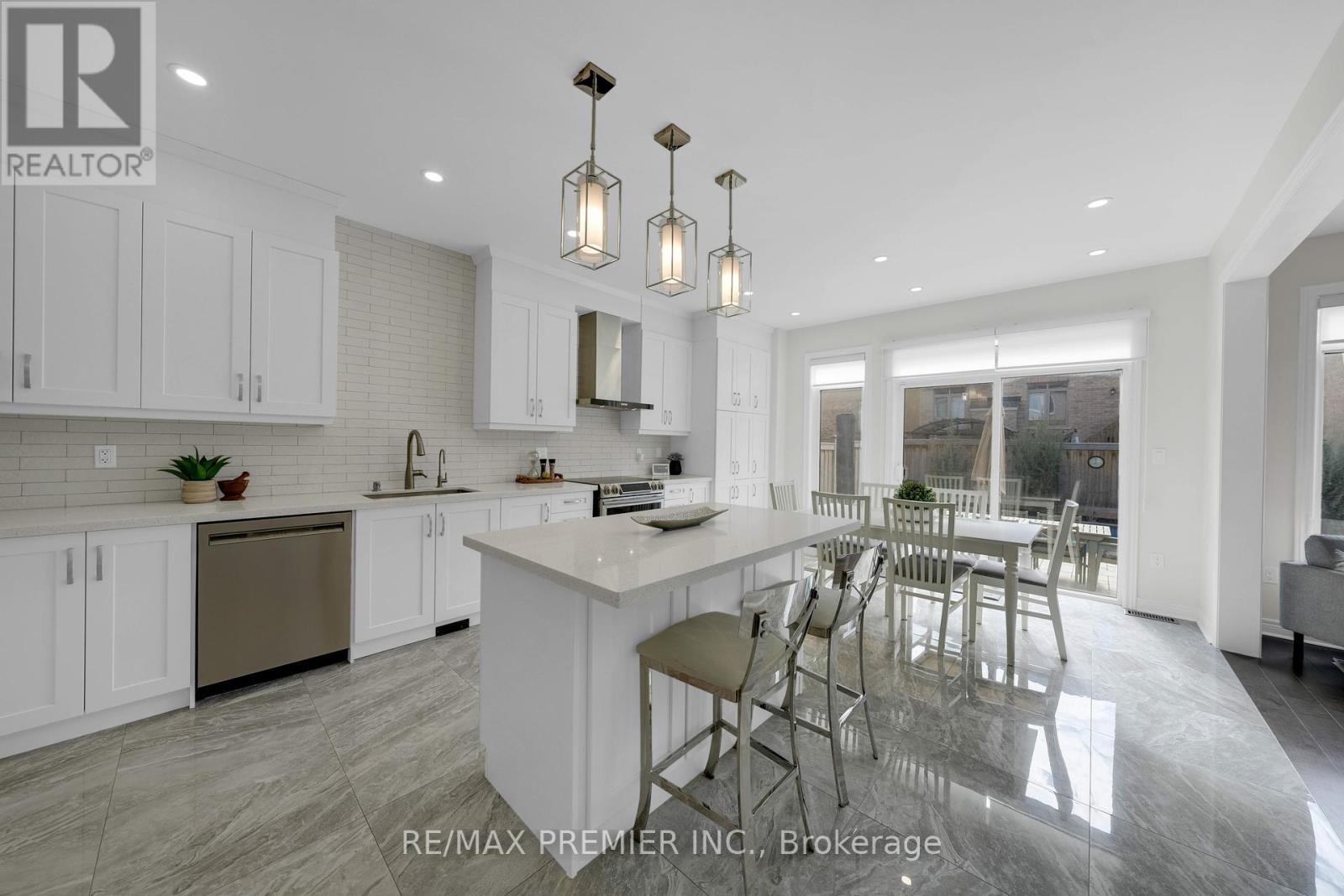 297 Inverness Way, Bradford West Gwillimbury (Bradford), Ontario  L3Z 2A8 - Photo 8 - N12170407