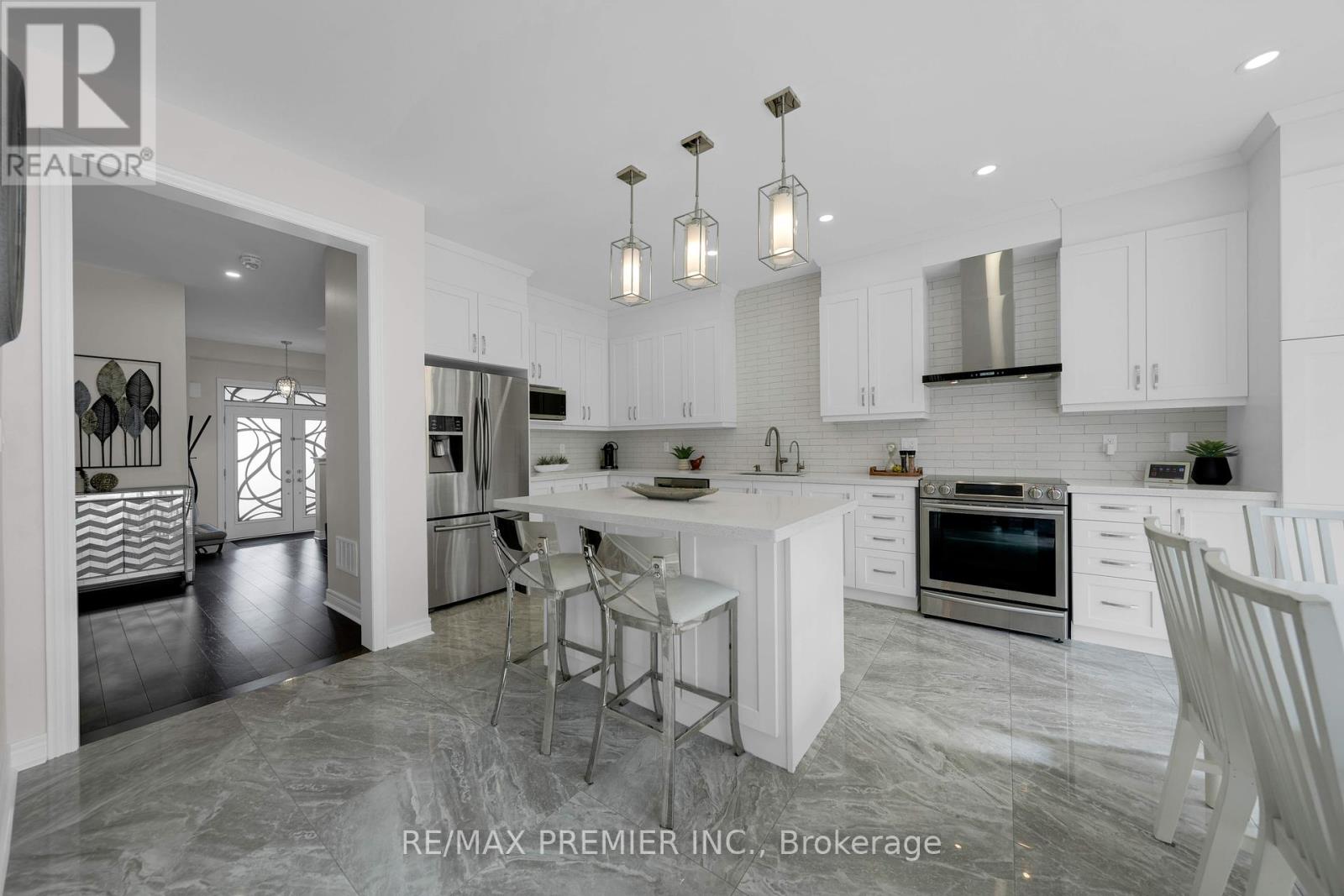 297 Inverness Way, Bradford West Gwillimbury (Bradford), Ontario  L3Z 2A8 - Photo 9 - N12170407