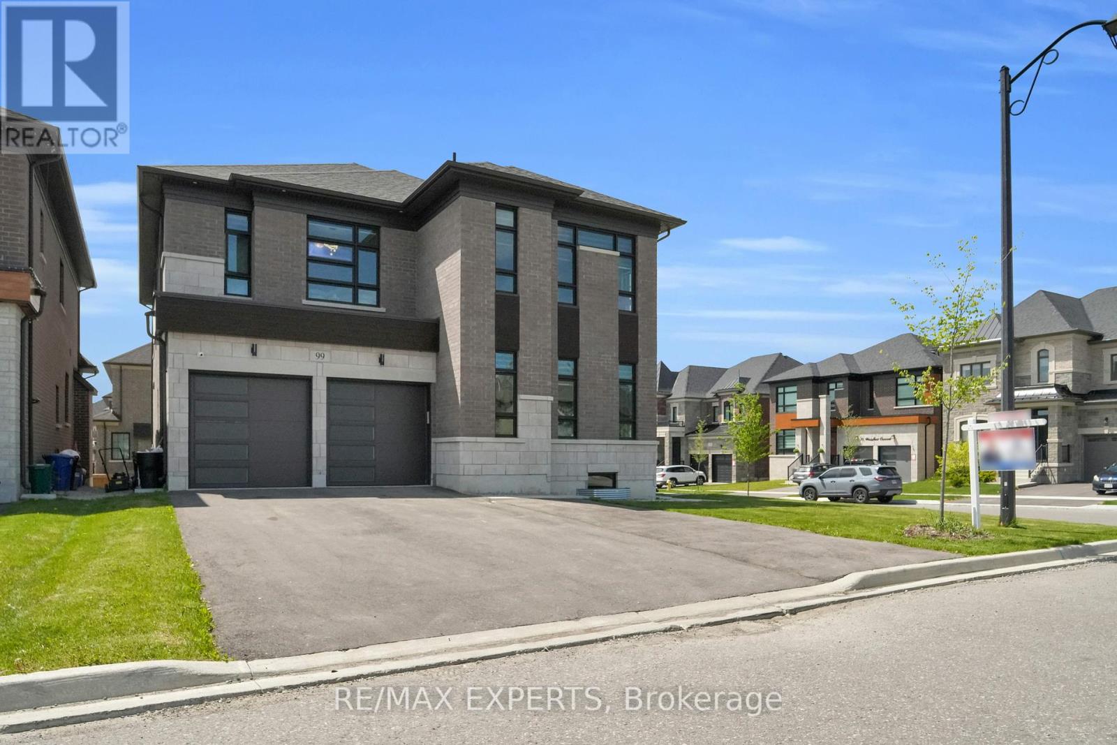 99 Wainfleet Crescent, Vaughan, Ontario  L3L 0E7 - Photo 4 - N12169786