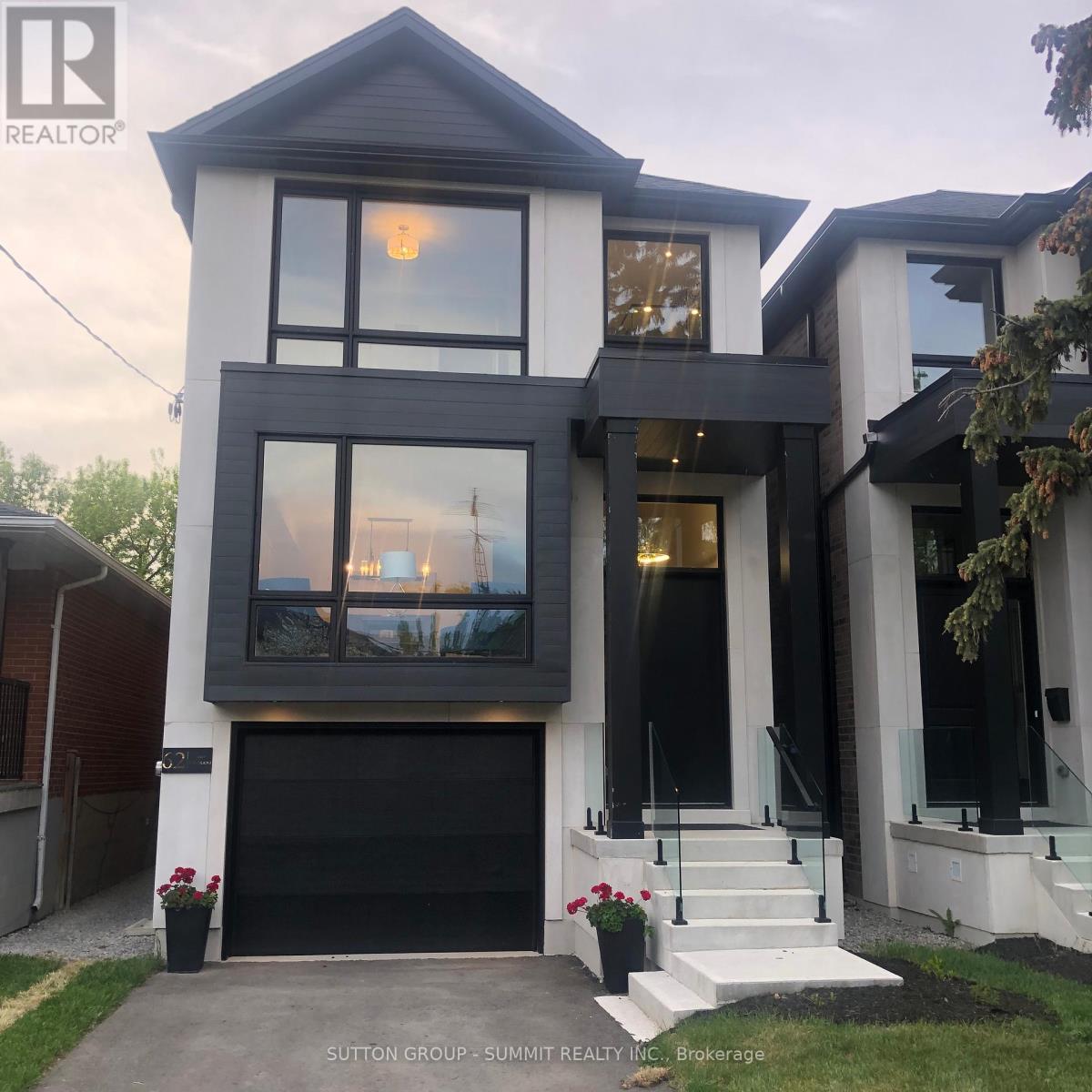 62 ASH CRESCENT, Toronto, Ontario