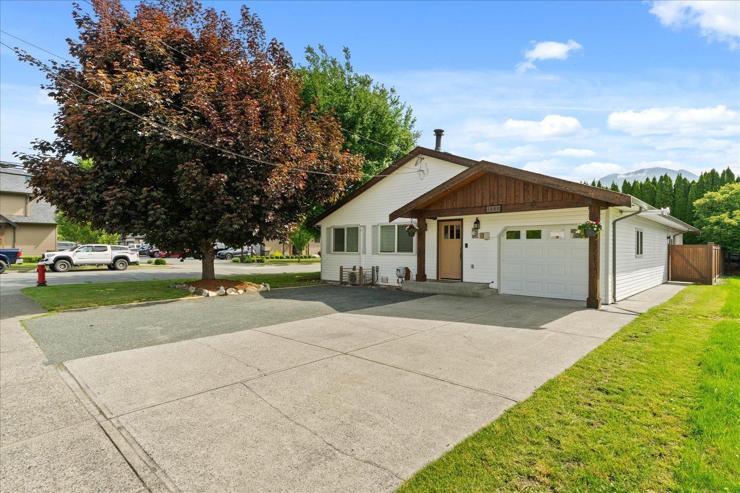 Property at 1688 PARKWOOD DRIVE image 2
