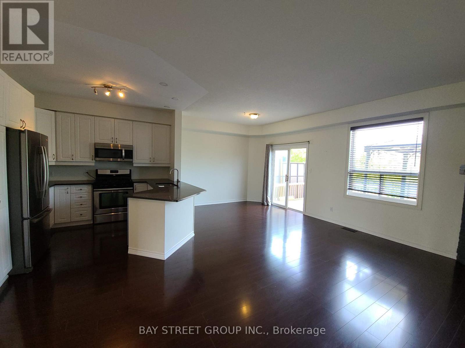 5321 Scotia Street, Burlington, Ontario  L7L 7B3 - Photo 5 - W12170384