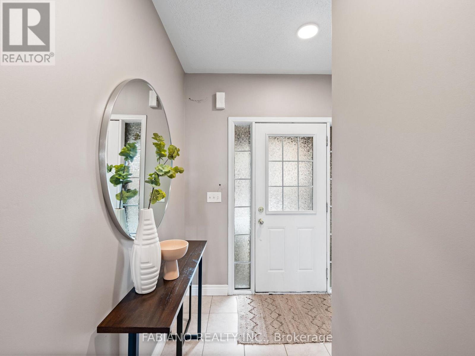 6 Davenhill Road, Brampton, Ontario  L6P 3E1 - Photo 3 - W12170394