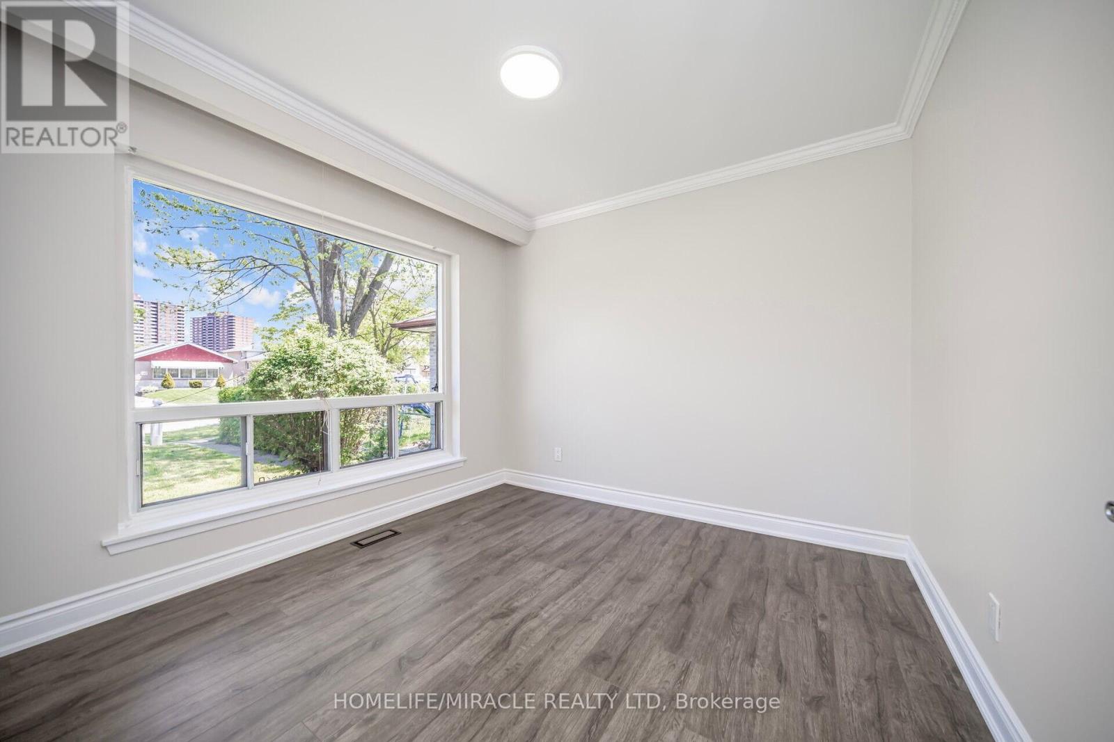 106 Silverstone Drive, Toronto, Ontario  M9V 3G7 - Photo 10 - W12170396
