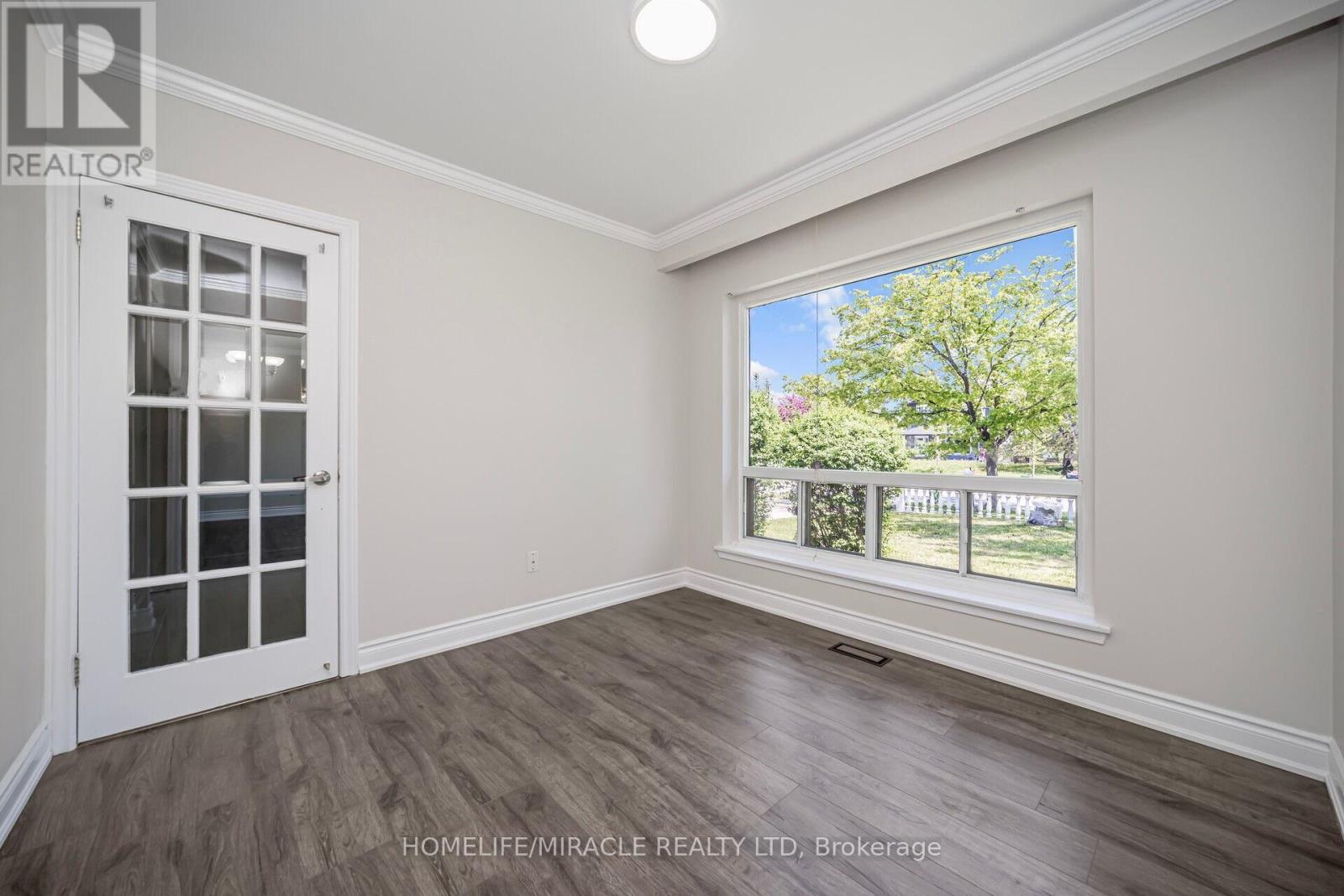 106 Silverstone Drive, Toronto, Ontario  M9V 3G7 - Photo 11 - W12170396