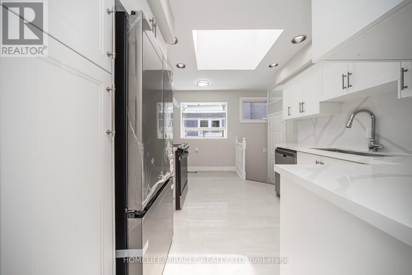 106 Silverstone Drive, Toronto, Ontario  M9V 3G7 - Photo 12 - W12170396