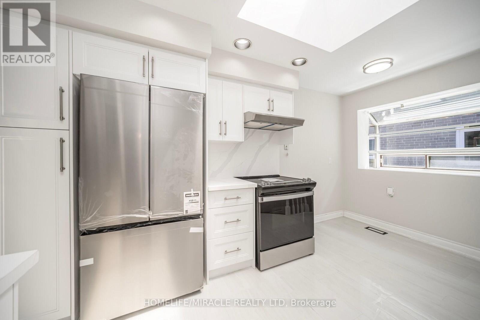 106 Silverstone Drive, Toronto, Ontario  M9V 3G7 - Photo 14 - W12170396